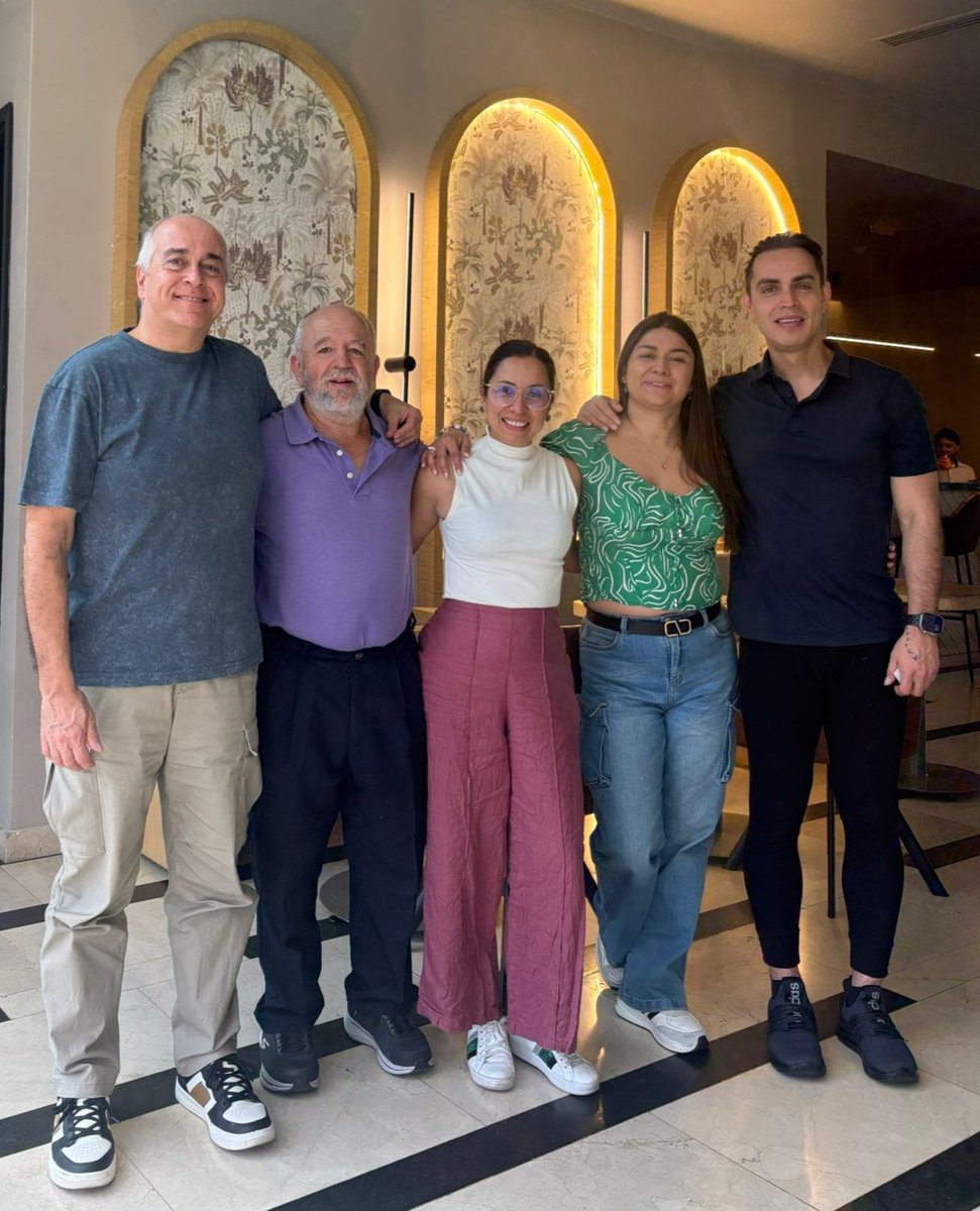 14.° Encuentro Nacional de Investigación Escolar. El poder de la Ciencia como eje integrador del conocimiento (Medellín, Colombia). Agradezco a la Universidad de Antioquia y a la Gobernación de Medellín por la invitación a participar de tan importante evento.