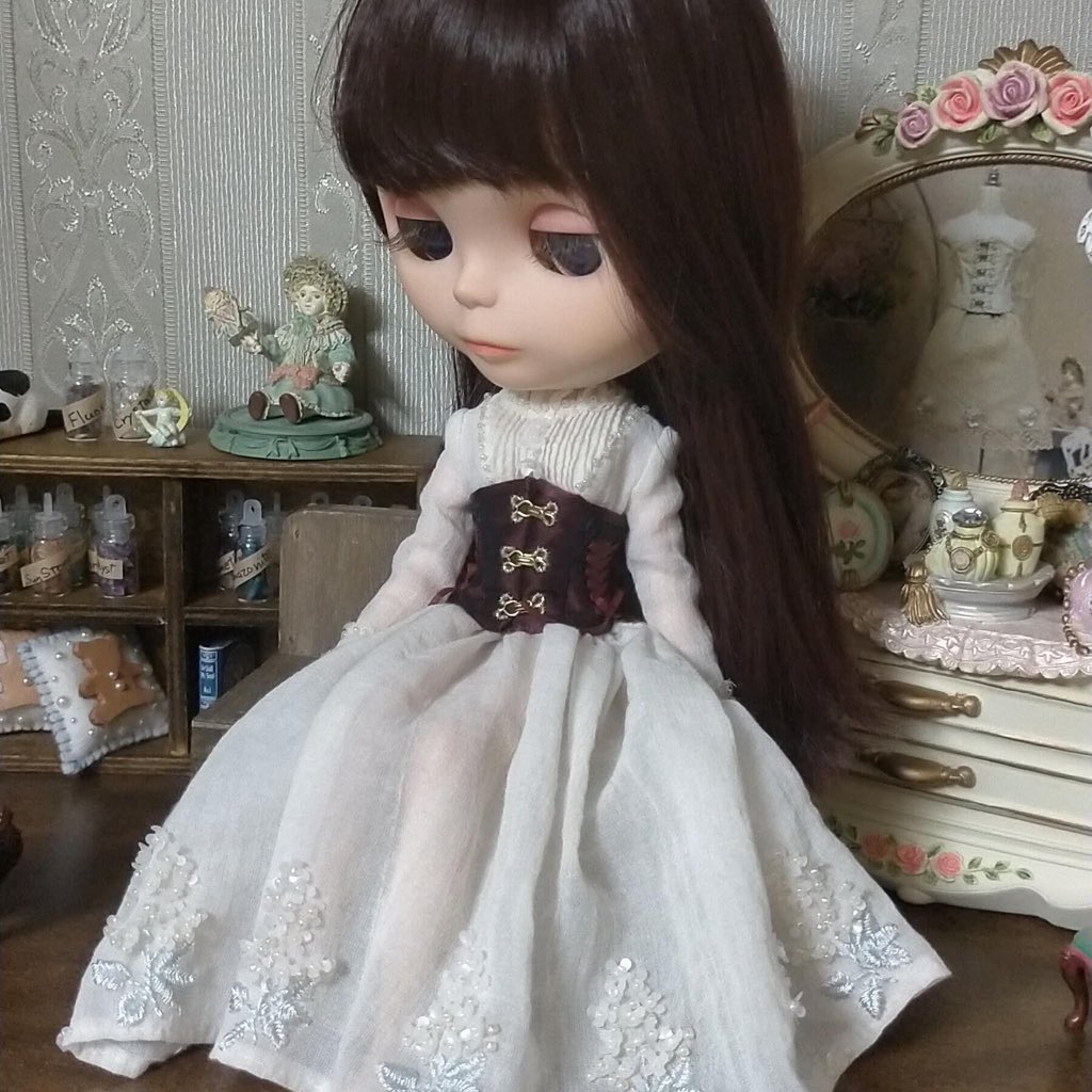 LilasIFluorite's tweet photo. いつもギリギリですみません💦
明日のお品書きです🎀

詳細、価格など↓に繋げておきますので
よかったらご覧ください。
写真にないものも持って行きますので
ぜひブースに来ていただけたらと思います♡

E04です！

#ろくぶんのいちのお洋服
#ハンドメイド
#コルセット
#アイドール大阪
#ブライス https://t.co/dCbHy51pT2