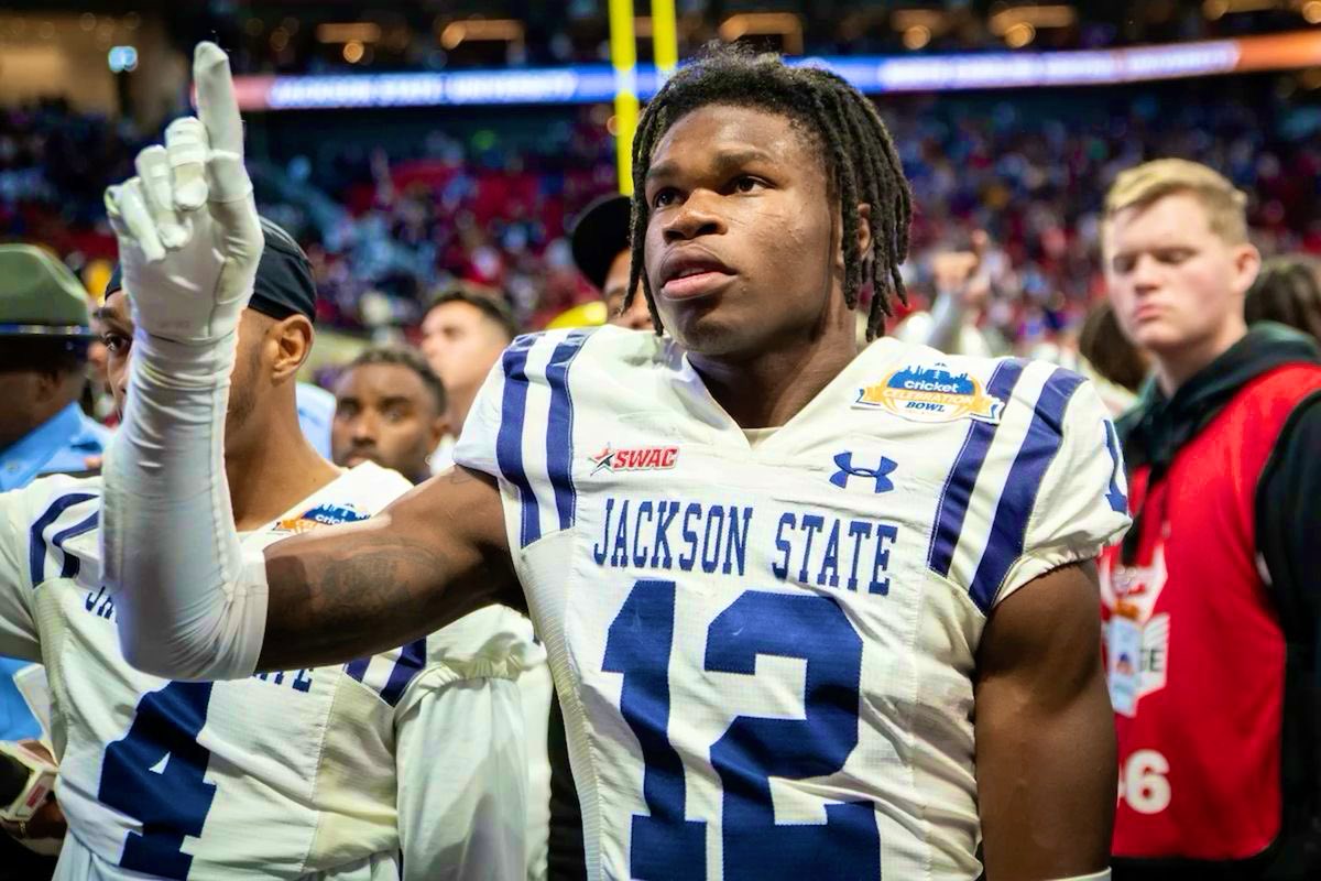 #AGTG
After a great conversation with <a href="/Coach_Magana/">Coach Mario Magana Jr.</a> I am truly blessed to receive an offer from The University of Jackson State <a href="/Fuller_Clint/">Coach Fuller</a> <a href="/CoachChidester/">Coach Jake Chidester</a> <a href="/gojsutigersfb/">Jackson State Football</a>