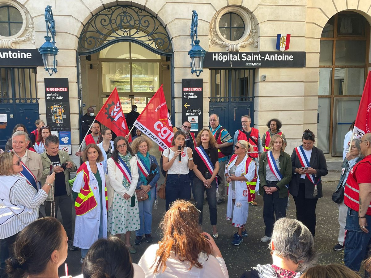 isabelle_rocca's tweet photo. Pour dire NON à la casse du service public de la santé et pour défendre l’hôpital public, ses soignants et ses patients, nous étions ce matin devant l’hôpital Saint-Antoine à #Paris12 avec les représentants de l’intersyndicale AP-HP.

#18septembre #Onlâcherien #servicespublics #santé