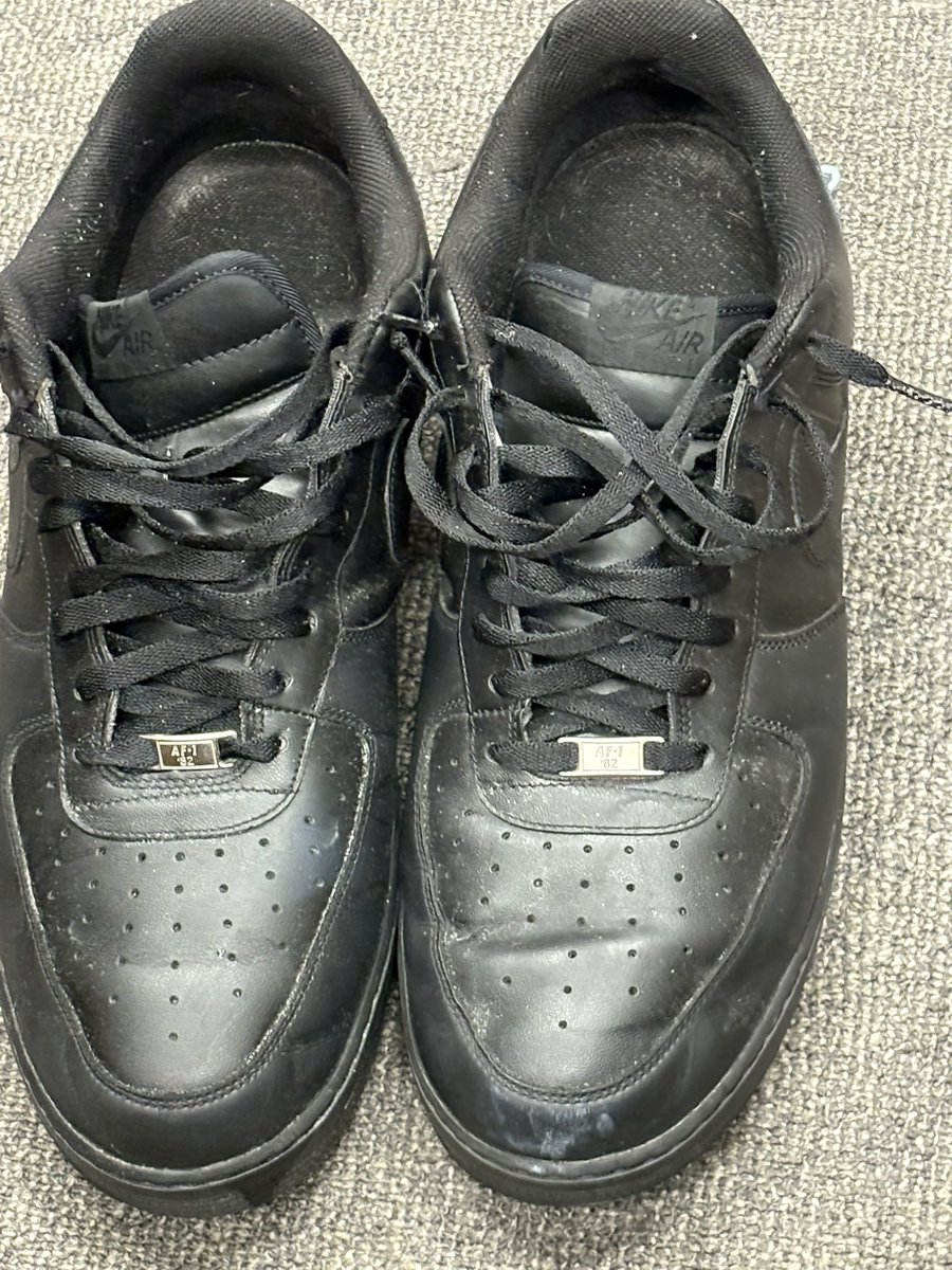 MNFBDEV's tweet image. The young men have been on me for wearing BLACK Air Force 1’s to work lately. @green_darius33 has attacked me daily.  

Says I have moved to the dark side.

Can someone explain the issue?

@Jalen_Redd @derik_lecaptain @Drakelindsey5 @KenricLanier @DThompsonMN @Dariustay1or