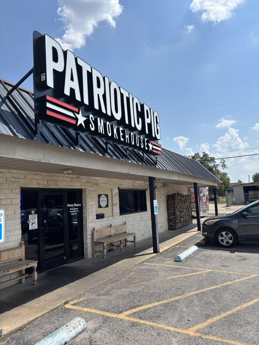 It’s been a full-sprint campaign kind of day!
-Breakfast with local leaders in Arlington
-Lunch with the Southlake Chamber of Commerce
-Meet and greet at The Patriotic Pig in North Richland Hills

And the day’s not done yet! I love pounding the pavement and visiting with voters