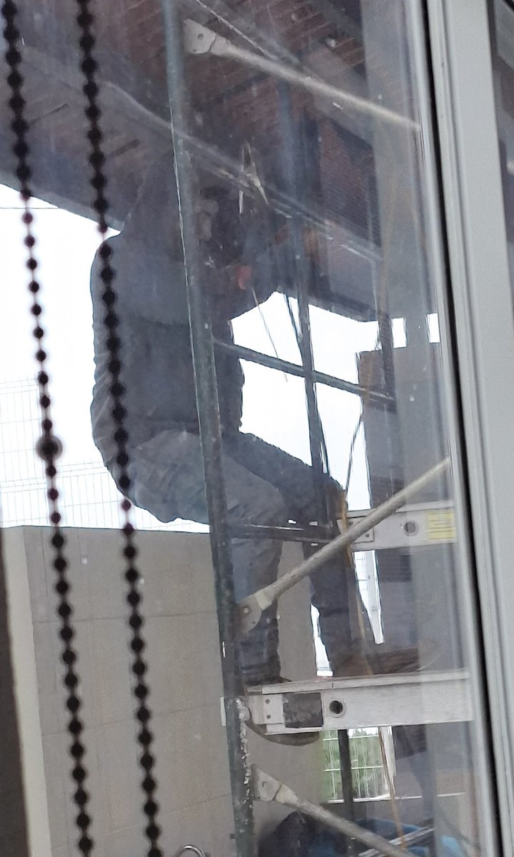 Ch1c0sD3L4C4ll3's tweet image. Con cuidado, pero si te resbalas aquí estoy abajo para cacharte. #ManAtWork #HombreTrabajando #ChicoDLCalle #StreetGuy #RealGuy #Paparazzi desde #Tijuana #BajaCalifornnia #México 2/2