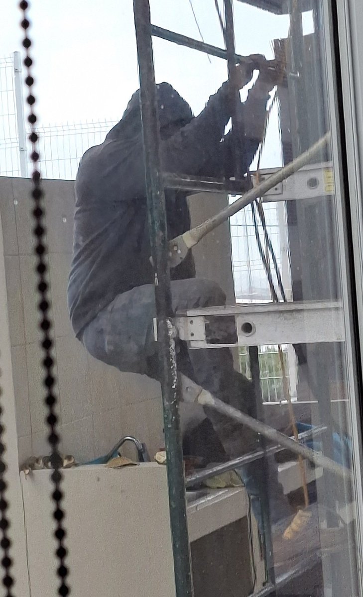 Ch1c0sD3L4C4ll3's tweet image. Con cuidado, pero si te resbalas aquí estoy abajo para cacharte. #ManAtWork #HombreTrabajando #ChicoDLCalle #StreetGuy #RealGuy #Paparazzi desde #Tijuana #BajaCalifornnia #México 2/2