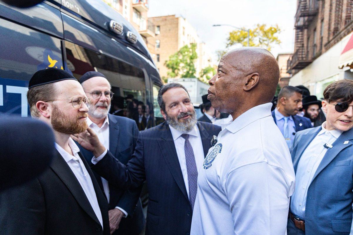 Misaskim (@misaskim) on Twitter photo On Monday, when <a href="/NYCMayor/">Mayor Eric Adams</a> was visiting Boro Park, he stopped by our new Boro Park vehicle and paid tribute to our dear founder Rabbi Yankie Meyer OBM On Monday, when <a href="/NYCMayor/">Mayor Eric Adams</a> was visiting Boro Park, he stopped by our new Boro Park vehicle and paid tribute to our dear founder Rabbi Yankie Meyer OBM