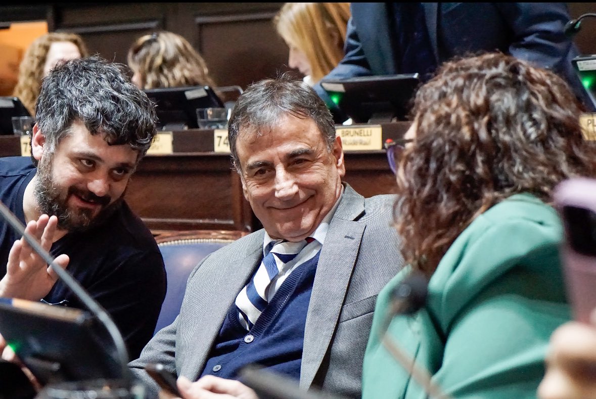 🏛️Hoy, en la quinta sesión ordinaria del 153° Periodo Legislativo, aprobamos en <a href="/HCDiputadosBA/">Diputados BA</a> diversos proyectos.

Reconocimos y regulamos la labor del Acompañante Terapéutico, promoviendo autonomía, derechos e integración social en coordinación con equipos interdisciplinarios