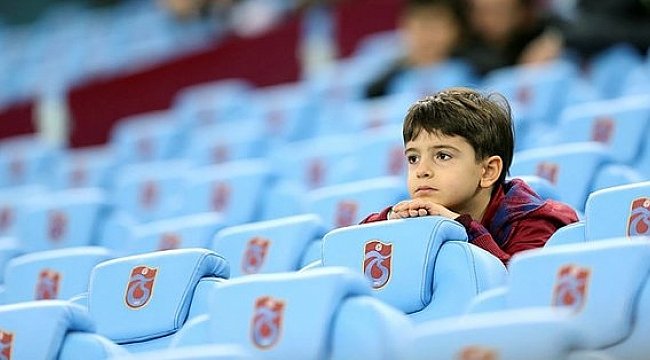 TScongrees's tweet photo. 6-1 olmasını bekleyen Trabzonspor taraftarı "Frankfurt - Galatasaray" https://t.co/mQpLgZZshS