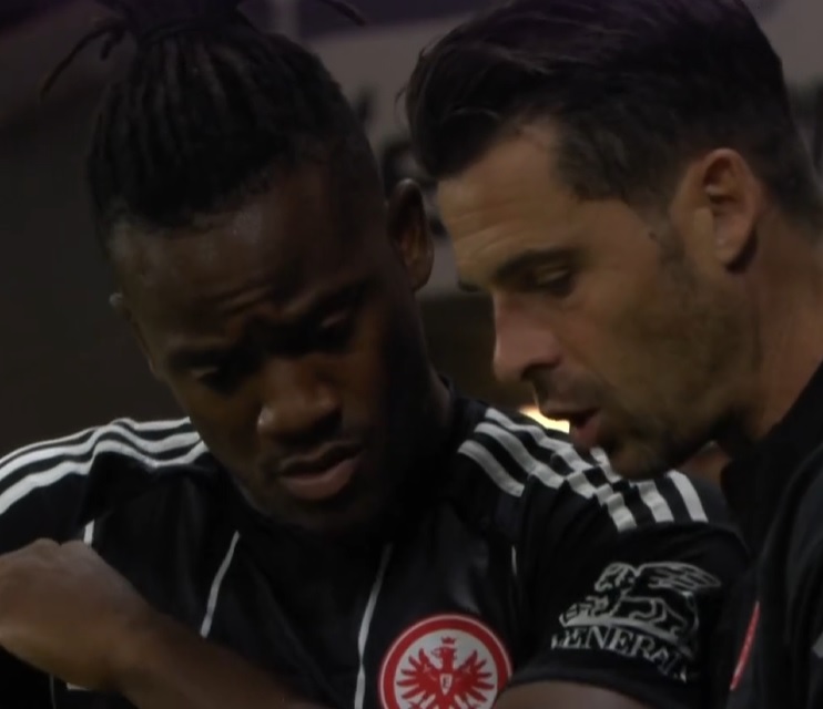 futbolarena's tweet photo. Batshuayi oyuna giriyor. https://t.co/pE0WcMUC3Q