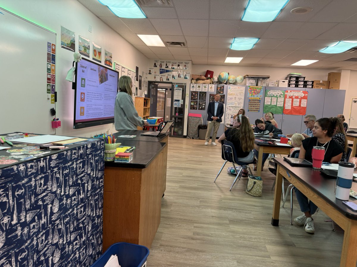 lauren_bolack's tweet image. 📚 Today @jeprincipal &amp;amp; @SpoonStefani reminded our @MSTMAGNET staff that insisting on rigor is about preparing students for the future. It’s not just about the what, but the how. 💡 #EngineerTheFuture #AVID #risddreambig #opportunityknowledge