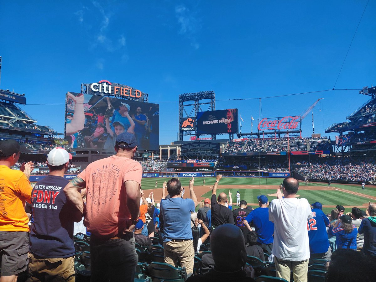 misztal_bartek's tweet image. Nie ma to jak spędzić dobrze popołudnie. Mets - Padres na żywo. Bejsbol to super sport. #mlbpl #mlb #Mets #Padres