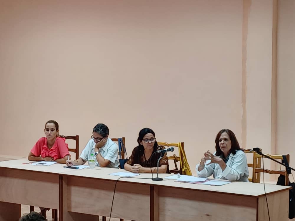 🗣️Sesión científica de la Catedra Multidisciplinaria de Estudios de Familia.
#FeuUCM
#UCMPinar