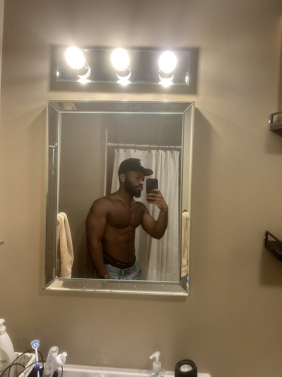 jair3_'s tweet photo. Late night files https://t.co/K4w8VFa6Ws