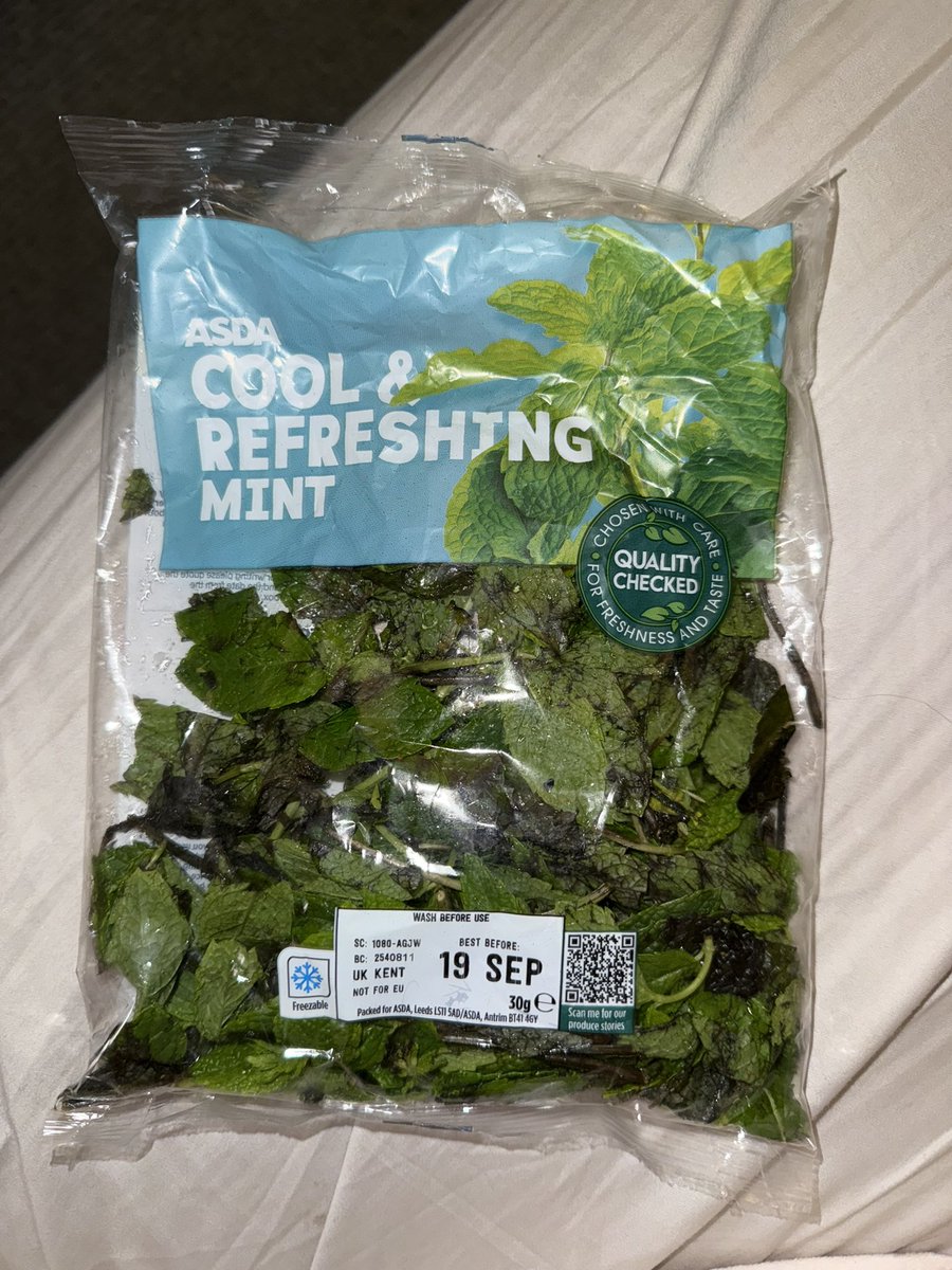 jadeheath1304's tweet image. Sorry, but this was delivered today after I placed my order last night!… Why had my groceries not been checked to see if they were good quality for use by the picker? Mint as black as this shouldn’t have been out on the shelf… Let alone out on an order!  @AsdaServiceTeam @asda
