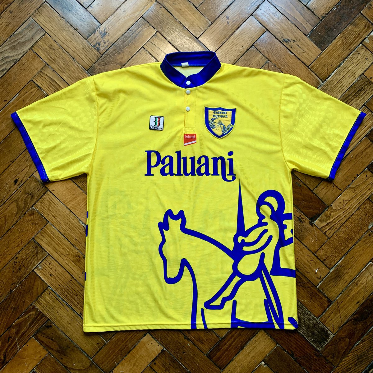 9️⃣7️⃣/9️⃣9️⃣ #ChievoVerona [HOME] (XL) 🟡🔵 #VintageKitCo 

vintagekitco.com/shop-vintage/9…