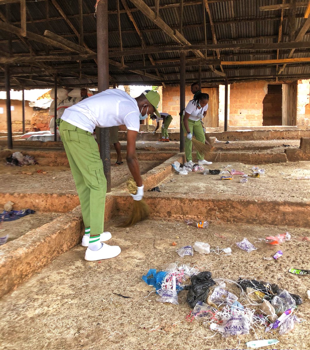 🌍 Contributing to SDG 11 &amp; 13, my CDS group partnered with Keep Okpokwu Clean under Project SWEEP 🇳🇬.

Read the full gist here lnkd.in/p/eGFZRxgC

#CommunityDevelopment #SDG11 #SDG13 #YouthLeadership