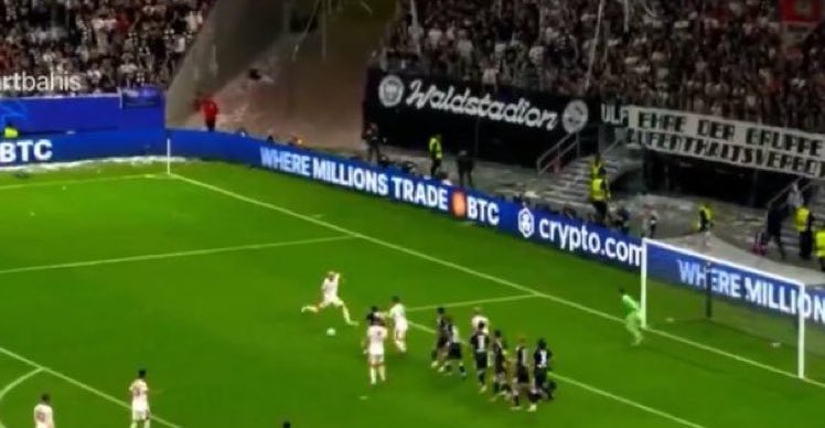 Siyah ekran atacağına şunu atsaydın bu gece mutlu uyuyacaktık.