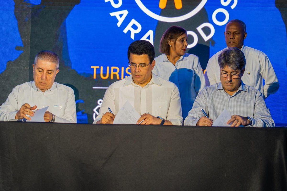 DavidColladoM's tweet photo. Este compromiso integra infraestructura, formación, empleos y promoción para garantizar experiencias dignas y accesibles. Con la Asociación de Hoteles La Romana Bayahíbe, el Clúster Turístico de La Romana Bayahíbe y aliados internacionales, avanzamos hacia un turismo que no deja a nadie atrás.