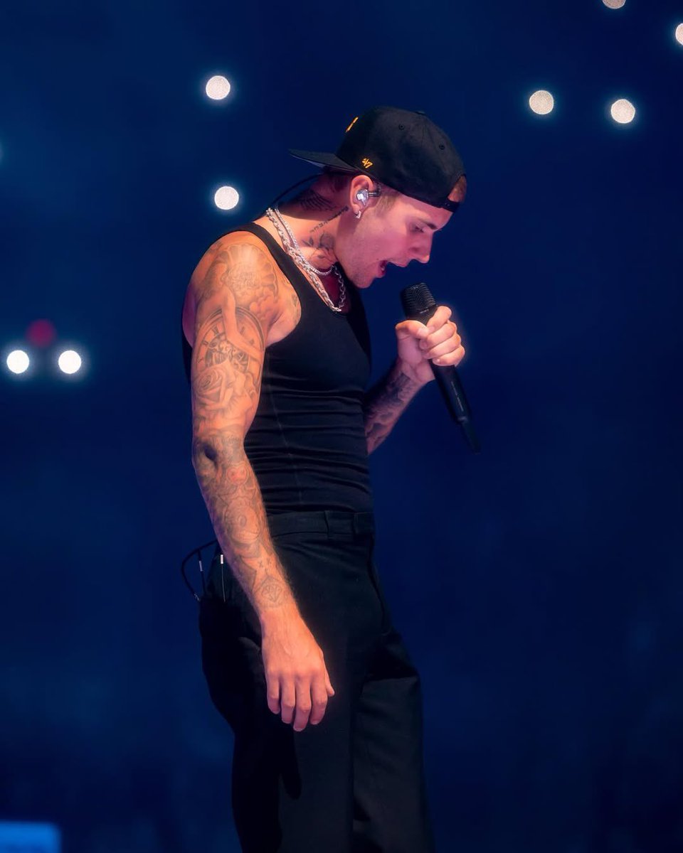 batpwkidrauhls's tweet photo. JUSTIN DREW BIEBER https://t.co/tIo9kbUumC