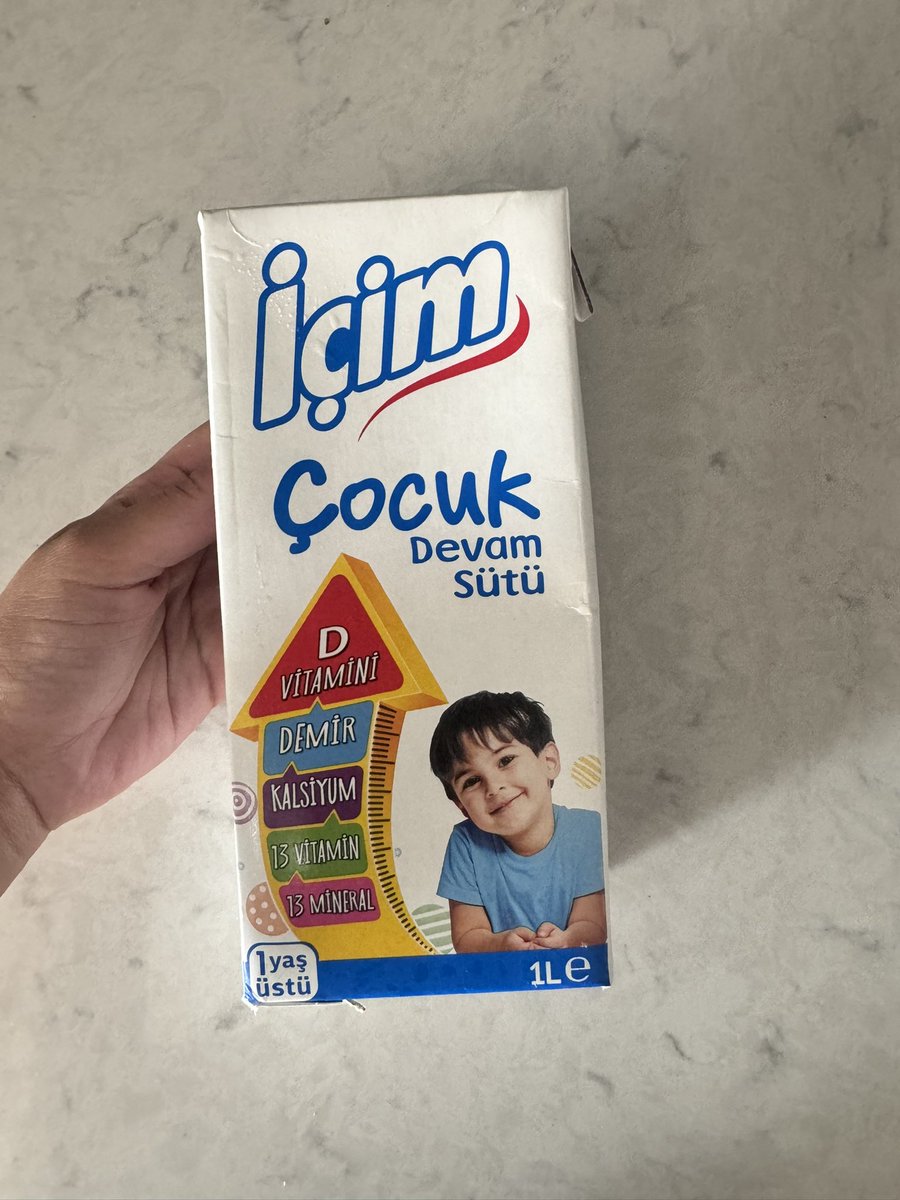 gulluarpa's tweet photo. İki gün önce aldığım İçim devam sütü, kapağı açılmamış ve tarihi geçmemiş olmasına rağmen şiddetli bir koku vardı. İlkini farketmeden verdik çocuğumuza. Nasıl bir ihmal var ki çocuk zehirlenecekti? Neden bu dikkatsizlik? Umarım bir açıklaması vardır.@yunusmarketler @icim @Ulker https://t.co/9nbkP1MRHH