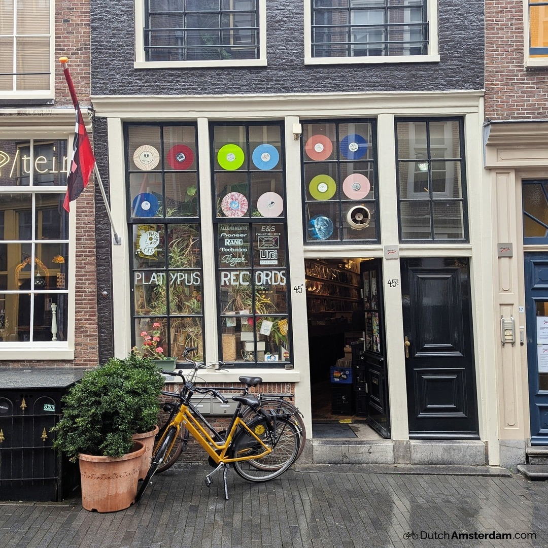 Platypus Records, on Zeedijk ('Sea Dike') in downtown Amsterdam. Many unique 2nd hand finds!

Yes, the house leans - like many old houses in Amsterdam do. Most are built on wooden poles and are subject to subsidence.

#amsterdam #streetphotography #recor… instagr.am/p/DOwfZ23CODZ/