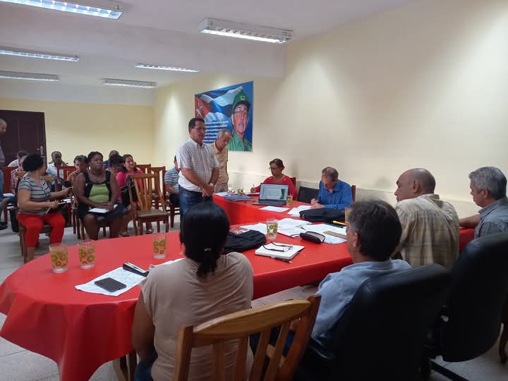 Participamos junto al Ministro <a href="/minalcuba/">Ministerio de la Industria Alimentaria de Cuba</a>, <a href="/AlbertoLopezcu/">Alberto López Díaz</a> y la gobernadora, <a href="/CaridadPoey/">Marieta Poey Caridad</a> en una evaluación de los resultados de la empresa Láctea en #Matanzas.

Se tomaron decisiones sobre, siga el hilo👇👇👇

#GobMtz #MatancerosEnVictoria