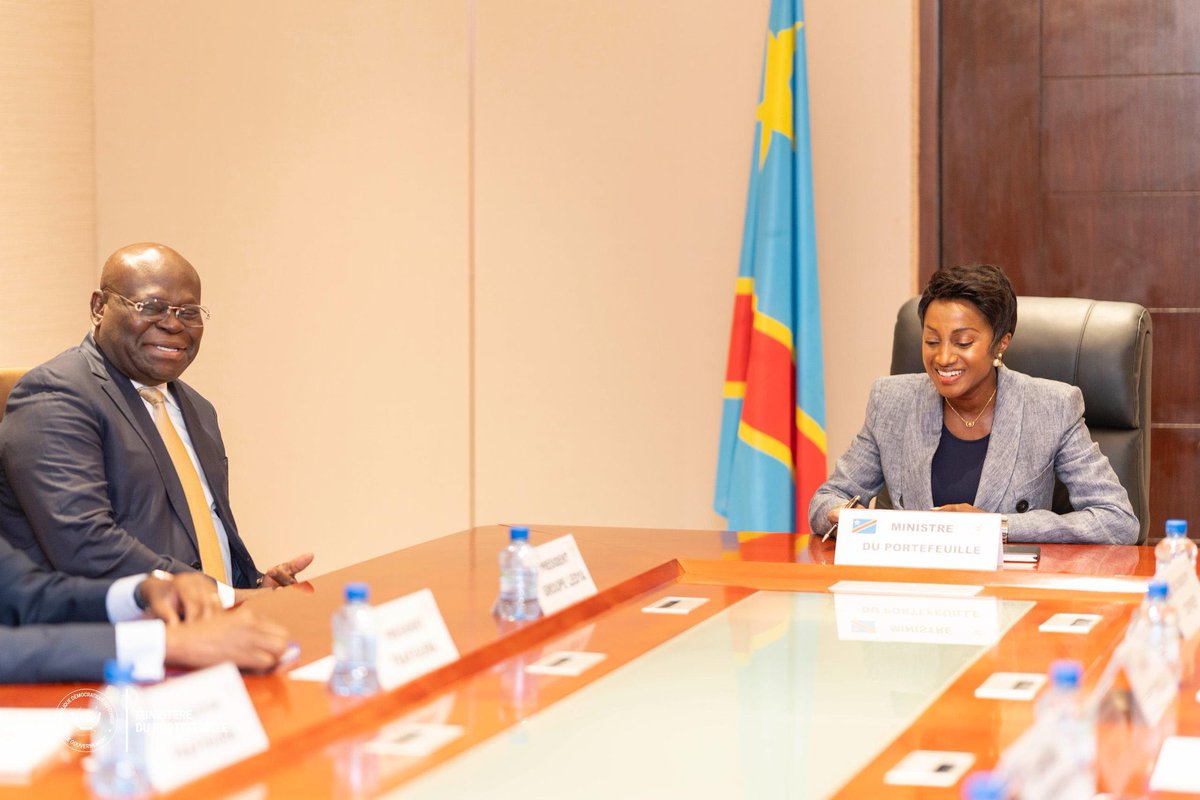 drackNgoy4's tweet photo. #RDC| #PORTEFEUILLE
Ce jeudi 18 septembre 2025, la Ministre du Portefeuille, Son Excellence Madame Julie MBUYI SHIKU, a accueilli une délégation conjointe de @trafigura et du Groupe #Ledya, venue présenter leurs perspectives d’investissement dans les infrastructures nationales.
Cette rencontre s’inscrit dans une dynamique visant à soutenir la modernisation et la stabilité du secteur pétrolier en République démocratique du Congo, un objectif clé prôné par le Président @FelixUdps .
Les discussions ont porté sur des projets ambitieux destinés à renforcer les capacités du pays, favorisant ainsi un développement durable et une meilleure gestion des ressources énergétiques stratégiques.
@Presidence_RDC @PrimatureRDC @portefeuille_cd @_JulieShiku