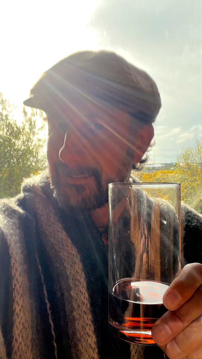 flacocarloscc's tweet image. Piscolita de media tarde, todo sea por la patria 🇨🇱 
Tiki tiki tiii 
#FiestasPatrias2025 #Piscola #PuertoVaras