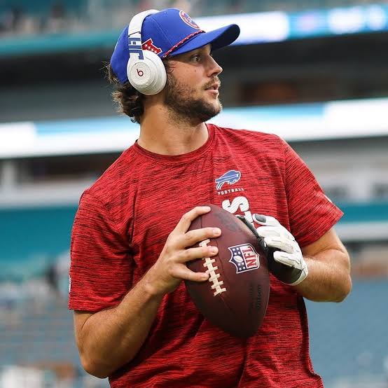 oneweekseason's tweet photo. WEEK 3 PODCAST LINEUP

Your DFS prep starts here.

LIVE NOW:
- Fantasy Fallout @mjohnson_86 
- Mike’s Workshop @mjohnson_86 
- DFS Lab x 3  - @HilowFF / @mjohnson_86 / @wgabelman

THURSDAY:
- Bias Check -@MatthewPetrich1
- Props Talk -@JMToWin+ @FriendOfFantasy

FRIDAY:
- NFL Edge Audio
- Angles Pod - @JMToWin
- Solo Ship - @JMToWin + @jbresl 
- Block Party -@JMToWin+@peteroverzet 
- Searching for Ceiling - @HilowFF + @LordReebs

SATURDAY:
- W-Inner Circle - @JMToWin
- The Slate -@HilowFF + @xandamere 

You can find OWS shows weekly on Youtube, X, and your favorite Podcast platform