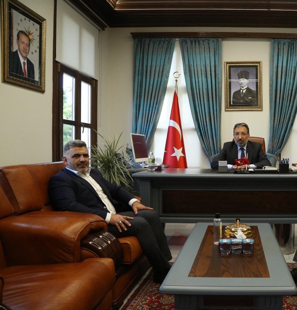 ehad_amasya's tweet photo. Cumhurbaşkanımız Sn. Recep Tayyip ERDOĞAN’ın Tensipleriyle İstanbul İl Müftülüğünden Diyanet İşleri Başkanlığı Görevine Atanan Hemşehrimiz Sn. Prof.Dr Safi ARPAGUŞ Hocamızı Tebrik Eder, Yeni Görevlerinde Hocamıza Muvaffakiyetler Dileriz. https://t.co/9JtisRiIOu