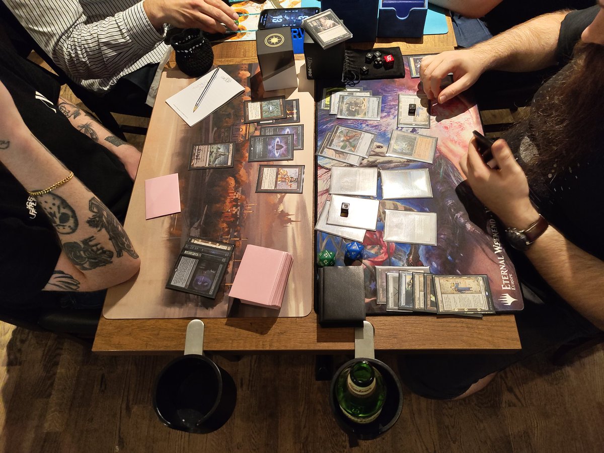 Greetings y'all!
Tonight we had 21 players coming in, along whom we found a kindly German on visit!
Only Alexander N, piloting Cephalid Breakfast, made his way to 12-points.

#mtg #mtglegacy