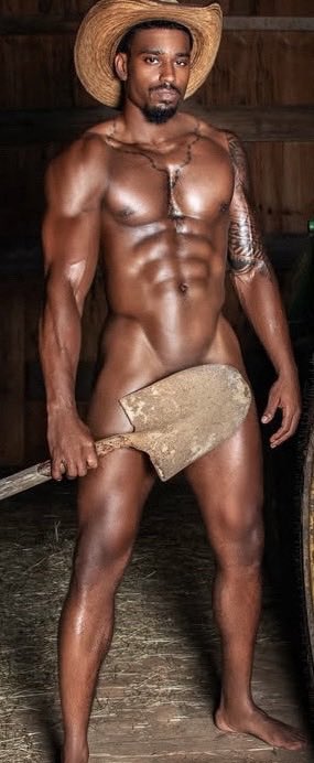 matureluv1's tweet image. 🤠 “When they said ‘hard work looks good on you,’ I took it literally.”
#HeatCheck #BoldAndUnbothered #MasculineEnergy #Unstoppable #EveningHeat #BodyGoals