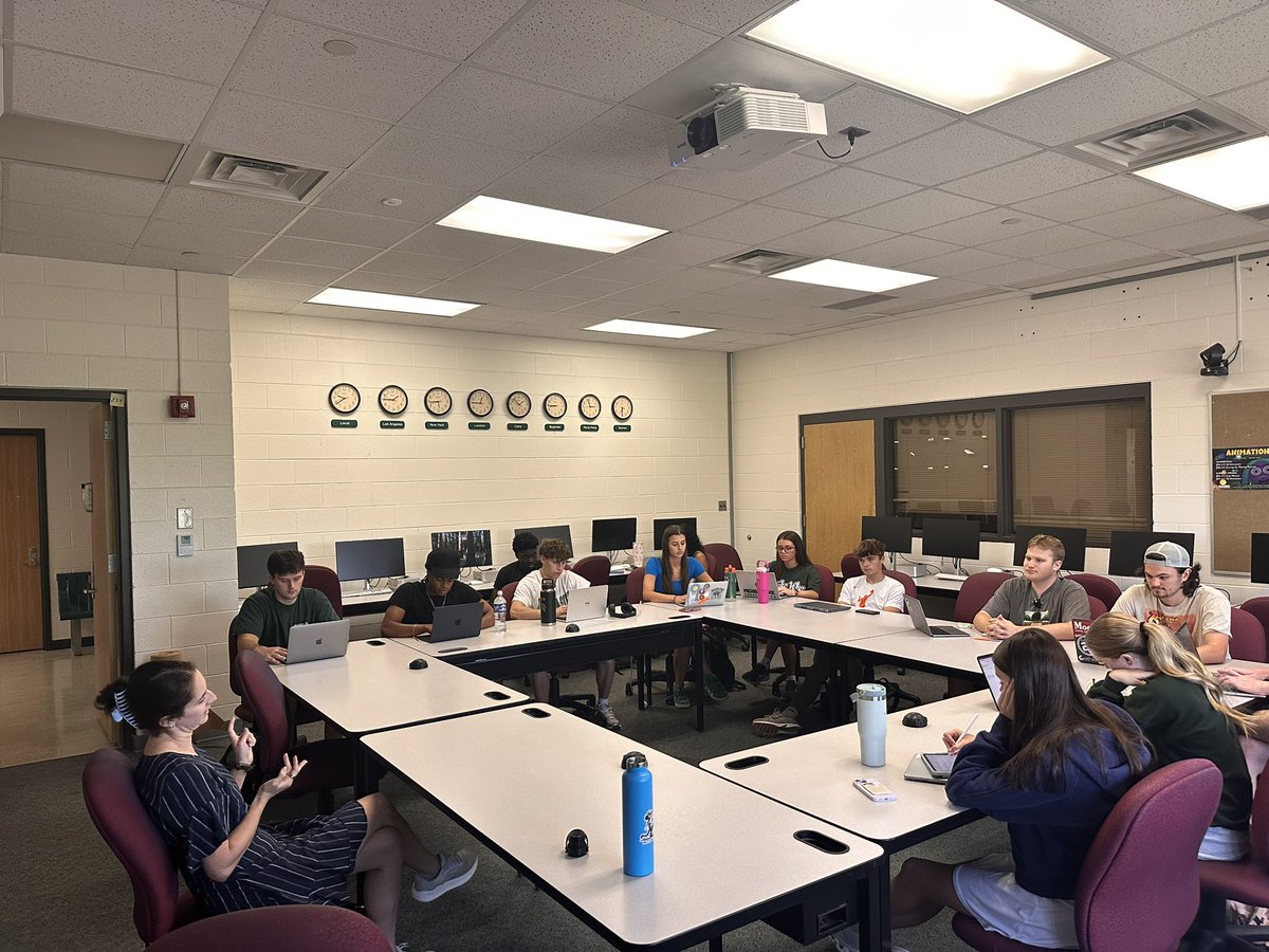 Thank you to MSU Sports JRN alumna <a href="/heedera21/">Annie Heeder</a> for helping JRN317 learn how to do a mock press conference! They asked questions about her career at <a href="/BigTenNetwork/">Big Ten Network</a> social media and
her life, then had to write a feature on her. <a href="/MSUComArtSci/">MSU ComArtSci</a>  <a href="/MSUjschool/">Mich. State J-School</a> <a href="/msu_awsm/">AWSM @ MSU</a>