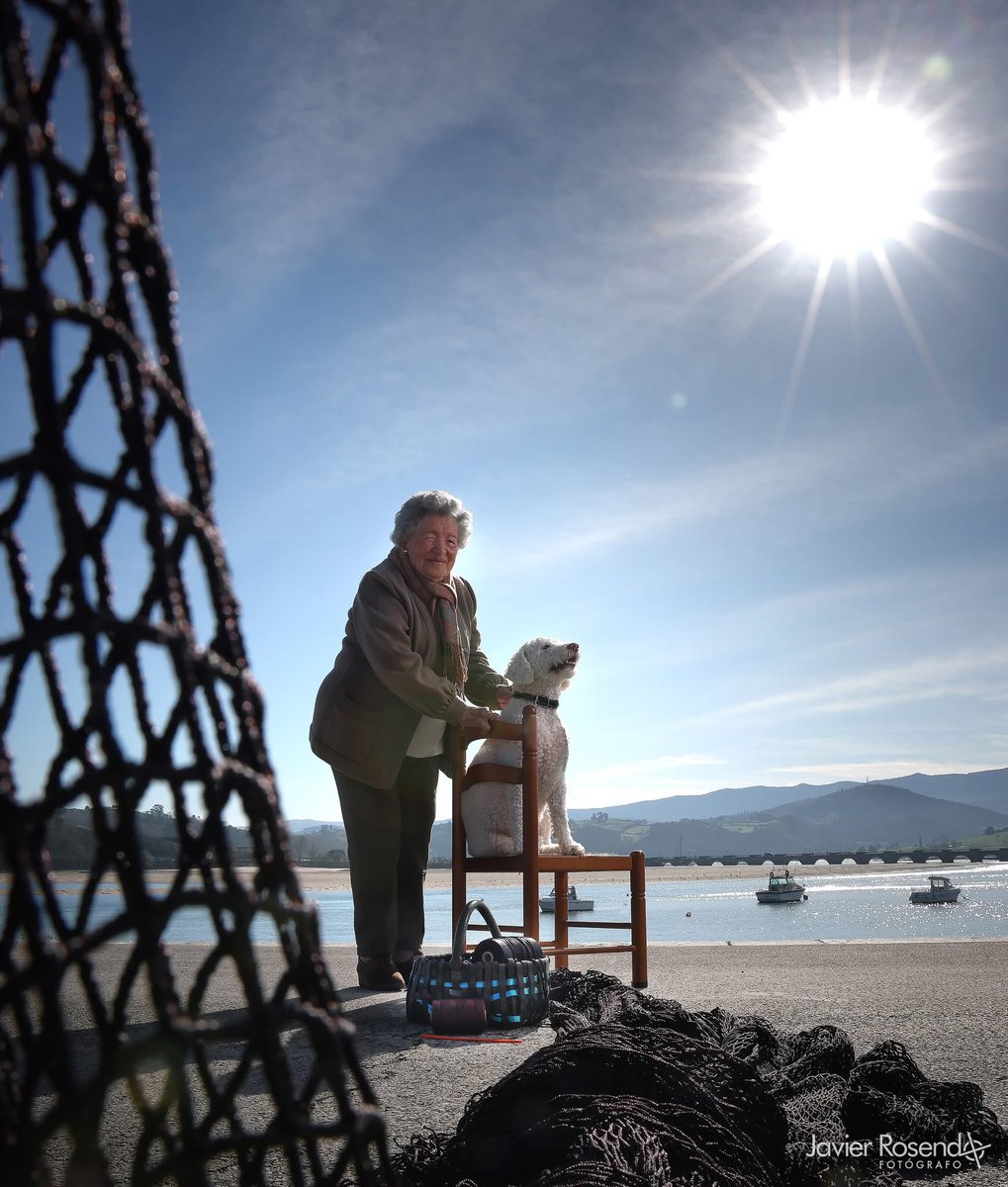 Mª Paz Diaz Castañeda nos deja el testigo de las rederas en San Vicente de la Barquera imagen para "Nuestro patrimonio es su gente", trabajo fotográfico.
Cada ayuntamiento de la comarca Saja Nansa, expone una imagen representativa de la campaña.