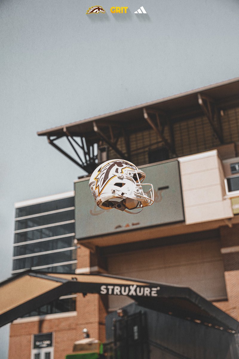 WMU_Football's tweet photo. Gold and White for our MAC opener 🟡⚪

#GRIT #EAT https://t.co/zTGfBYlCMH