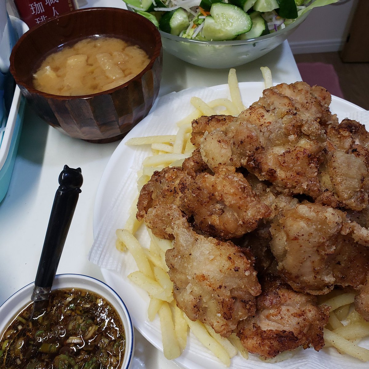 昨日のお品書き

昼:🍔と🥪
🌃:唐揚げ、🍟、🥗

唐揚げは今回🧄醤油一択なので油淋鶏ソースを付けてみた\( •̀ω•́ )/