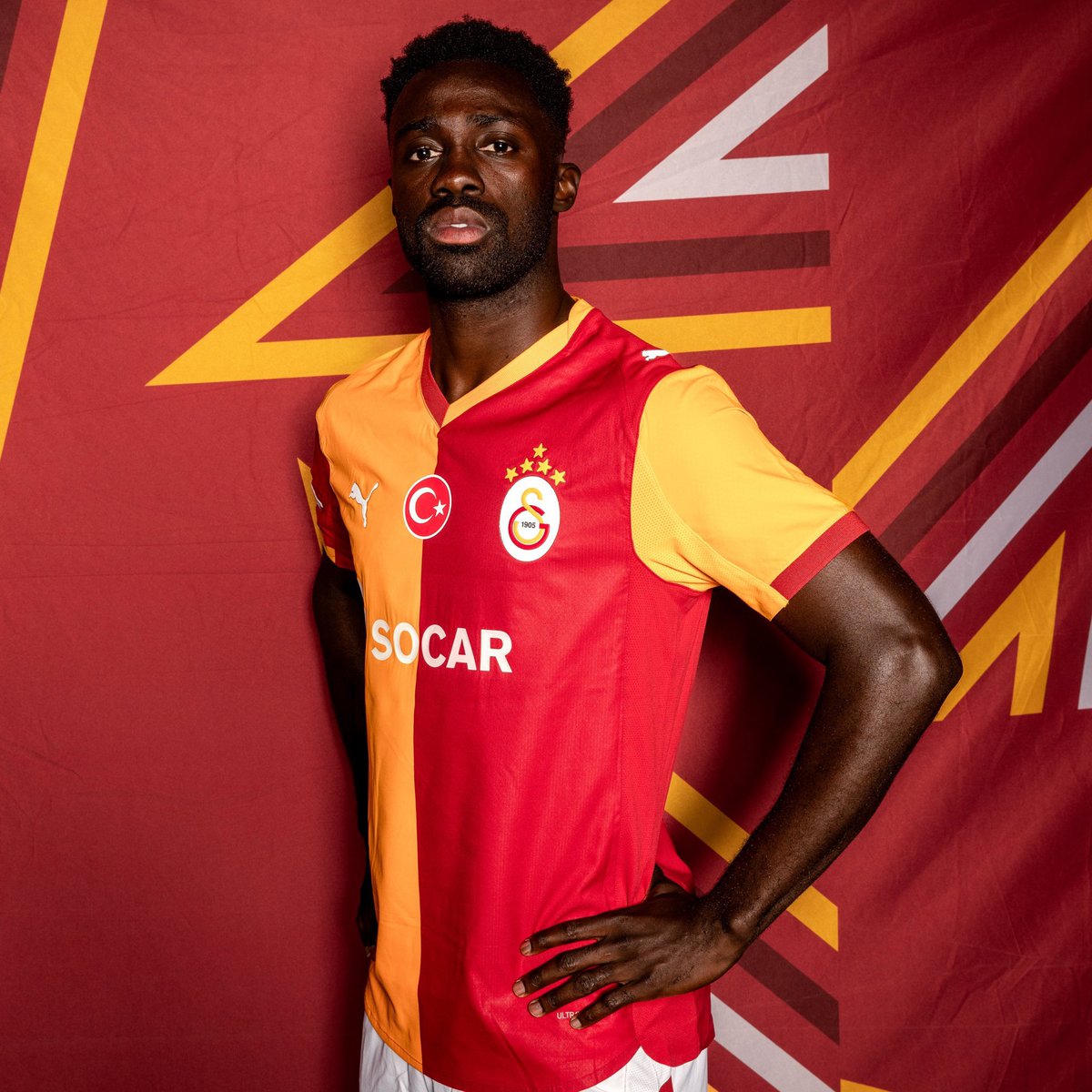 Ali Naci Küçük: “Sol stoper oynadığı her maçta aksayan Davinson Sanchez’i, Singo’ya yer açmak adına burada oynatmak!

En büyük hata Davinson’un sol stoper olarak başlamasıydı. Davinson-Abdülkerim tandemini bozmak büyük riskti, pahalıya mal oldu…”