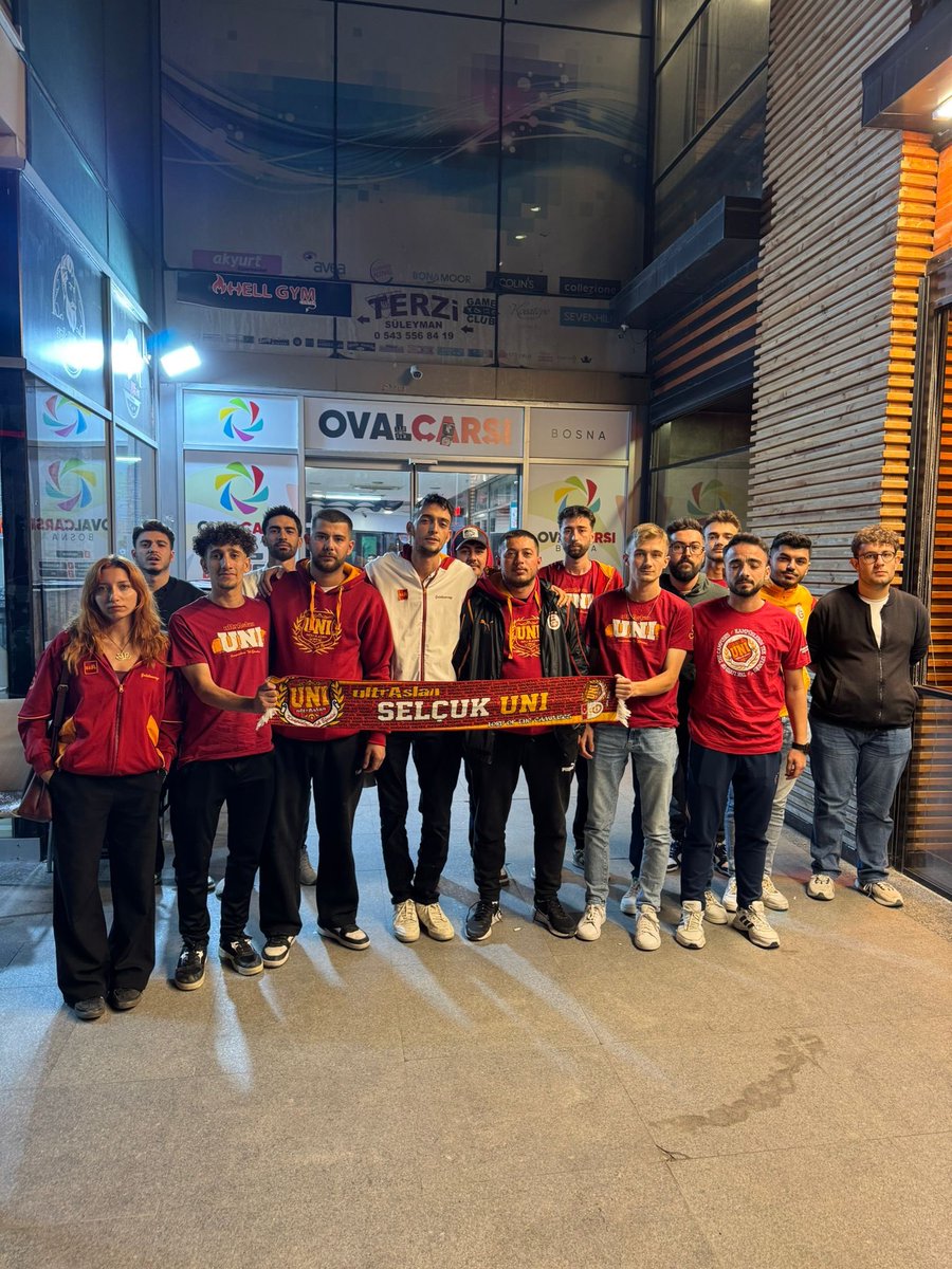 GALATASARAY - frankfurt maçını hep birlikte omuz omuza izledik.
#ultrAslanUNI