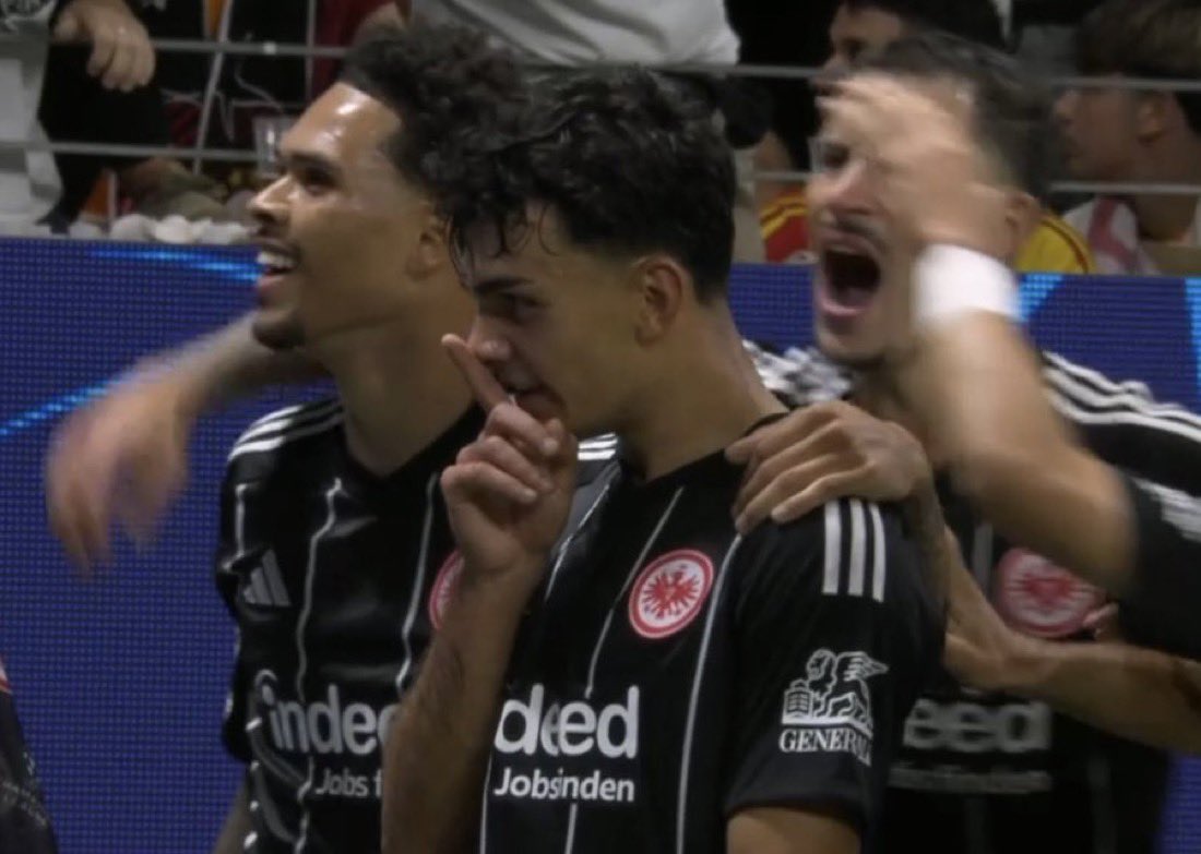 TxlgaSGE's tweet image. der beste türke heute aufm platz war frankfurter