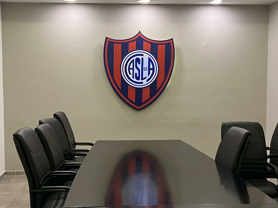 CONFIRMADO 

Lunes 22/09 a las 18:30 se dará la Asamblea Extraordinaria en #SanLorenzo donde se elegirá una Comisión Directiva de Transición