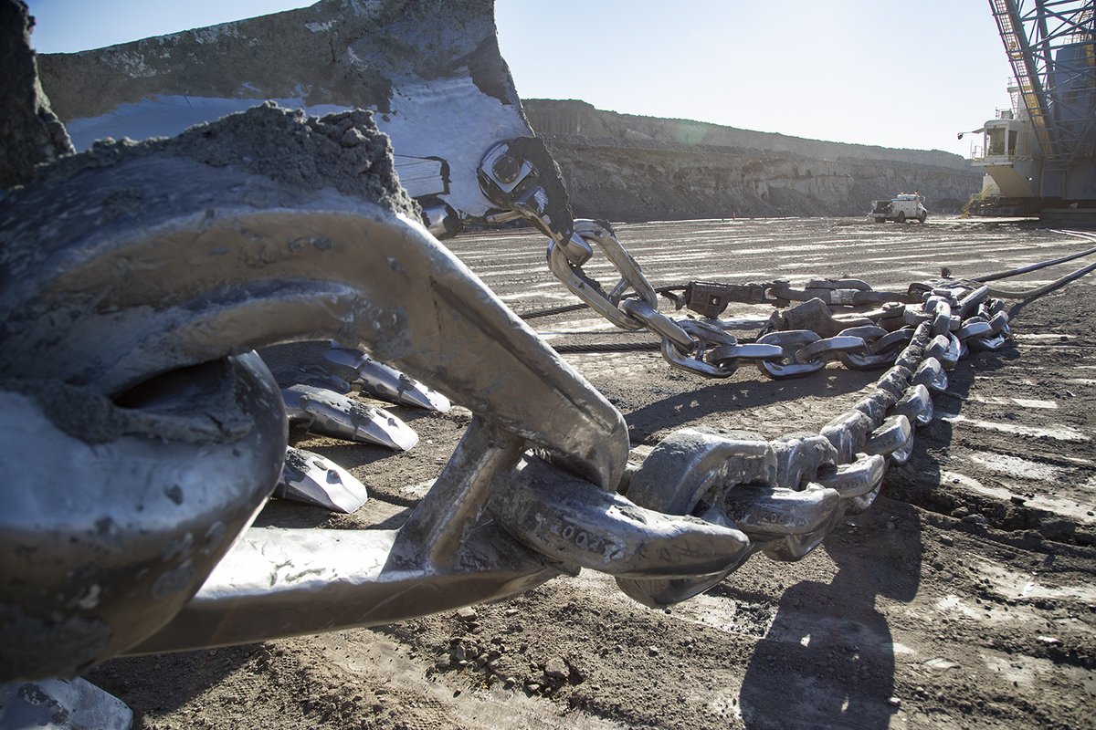 Engineered for optimum performance, strength and wear life, ESCO® ProSeries™ dragline chain is available in both hoist and drag configurations. Offered in complete strands of chain for both ESCO and competitor dragline buckets. bit.ly/41u6ih0
#esco #mining #draglines