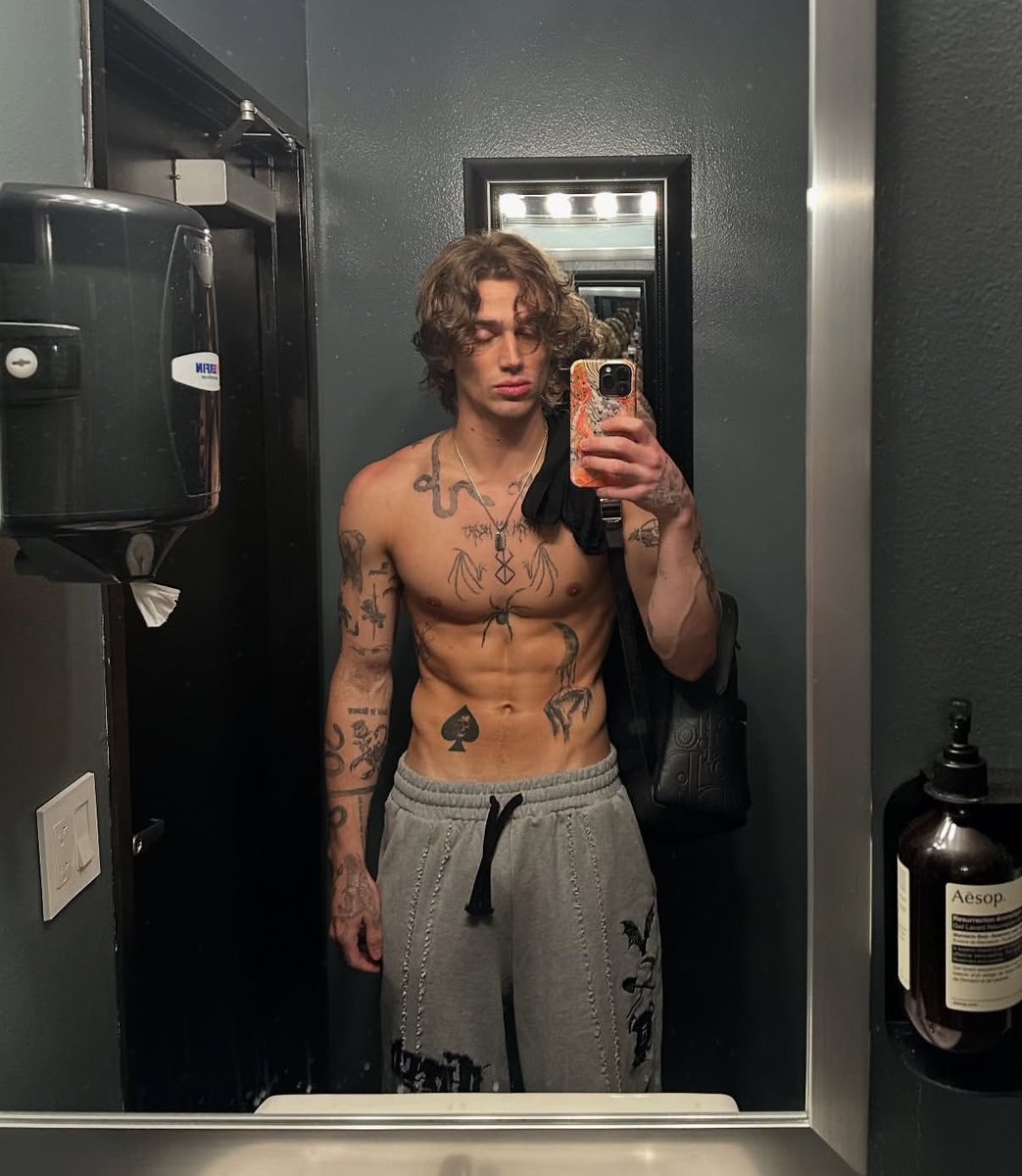 jockforced's tweet image. Feeling like a top today.