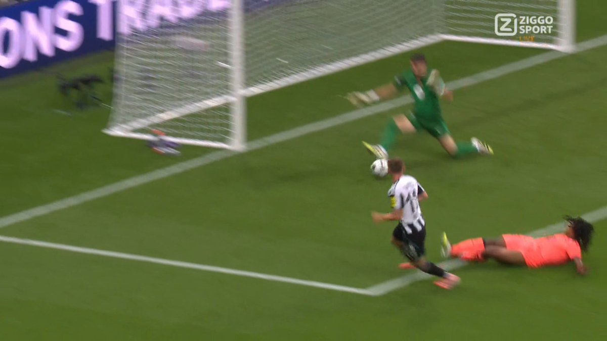 این سیو گارسیا تو نیمه اول از همون توپ‌هایی بود که ترشتگن به‌راحتی گل می‌خورد و تو این ده سال بعضیا رو قانع کرده بود که هر دروازه‌بان دیگه‌ای هم بود، نمی‌تونست بگیره.