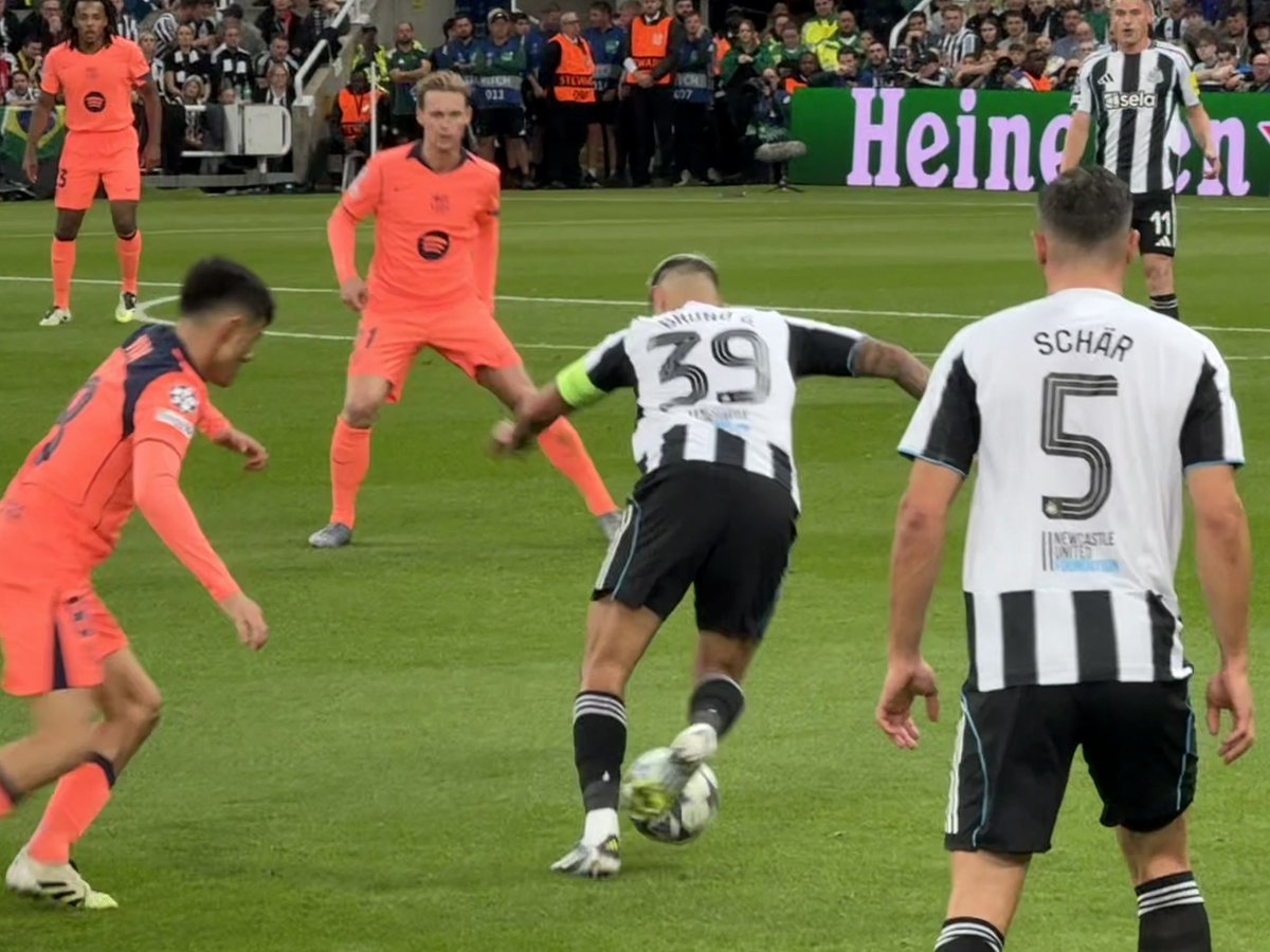 A tough opening Champions League night. 

Barca technically excellent, passed us off the park. Rashford’s 2nd a superb goal, but team move leading to Gordon’s consolation very impressive.

UEFA refereeing standards as bad as the PL’s. We must start a striker moving forward. #NUFC