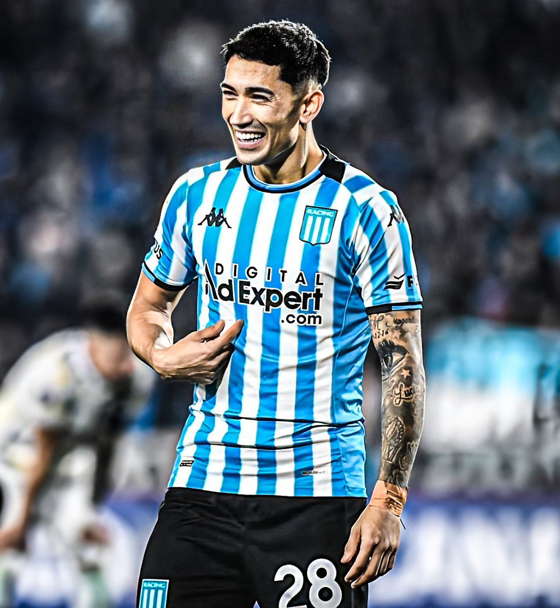 #Racing tras realizarse estudios, Santiago Solari sufrió una sobrecarga en el recto anterior izquierdo. 

Está descartado para el duelo de mañana, pero apuestan a que este disponible el martes ante #Vélez.