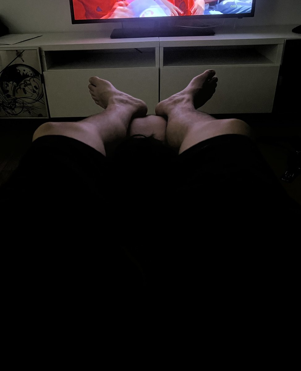 MasterAres__'s tweet photo. In ginocchio. Renditi utile #cashmaster
#bigfoot #findom https://t.co/myTOEJ9asm