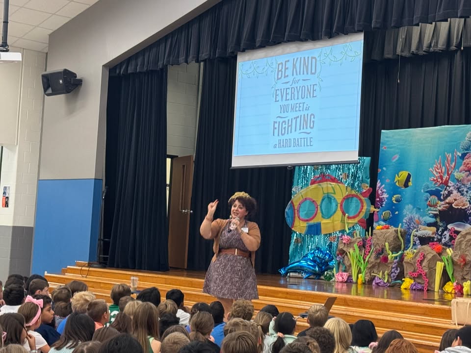 LewisvilleISD's tweet image. Kindness is 𝓢𝓤𝓟𝓔𝓡

Everyone has a hero to look up to, and today LISD students and staff said 𝓉𝒽𝒶𝓃𝓀 𝓎𝑜𝓊 to those who inspire us to be kind!

We can&apos;t wait to see everyone #ChooseKindness tomorrow with their Kindness shirts and shades of blue!

#LISDBeKind #OneLISD