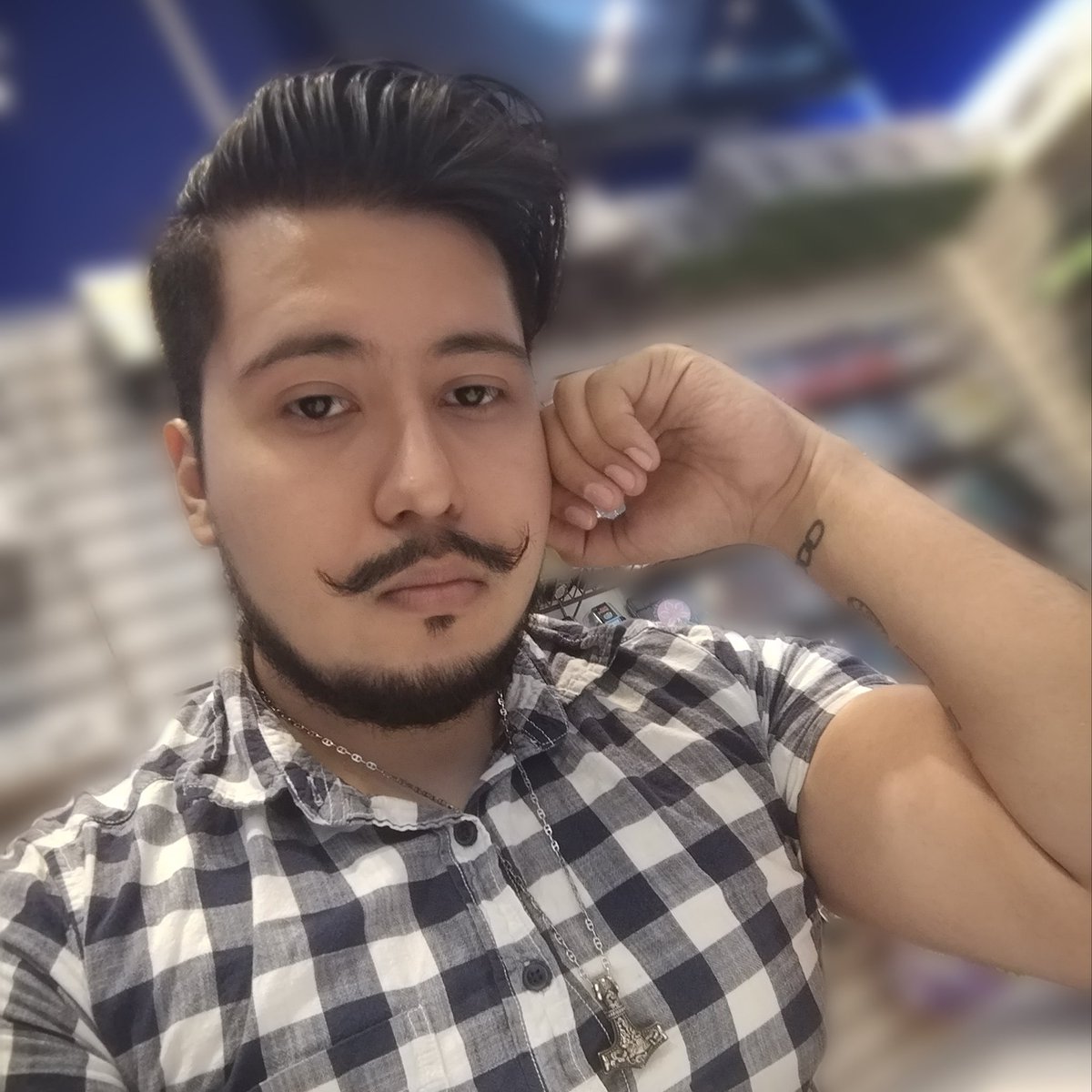 Luntico224's tweet photo. #NuevaFotoDePerfil https://t.co/8J1bafMDVL