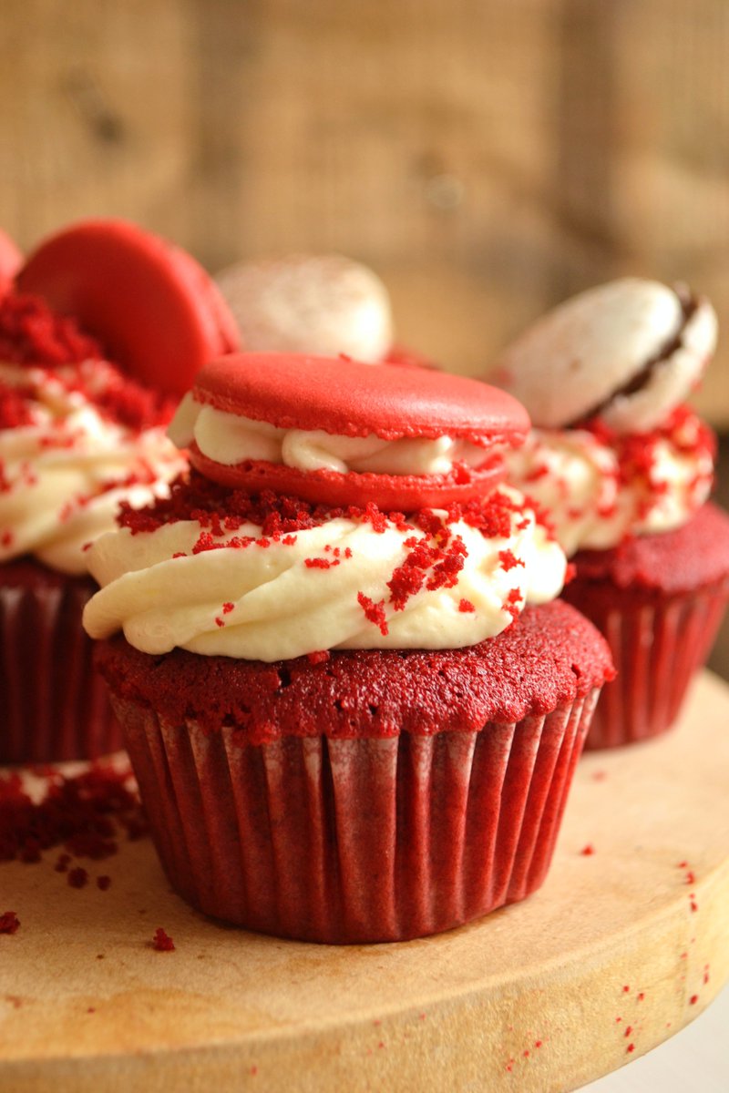 It's National Red Velvet Day. Who invented red velvet #cake, plus a yummy selection of different red velvet #recipes (cakes, cookies, cupcakes, donuts, whoopies, etc.): t.ly/wRUY0.