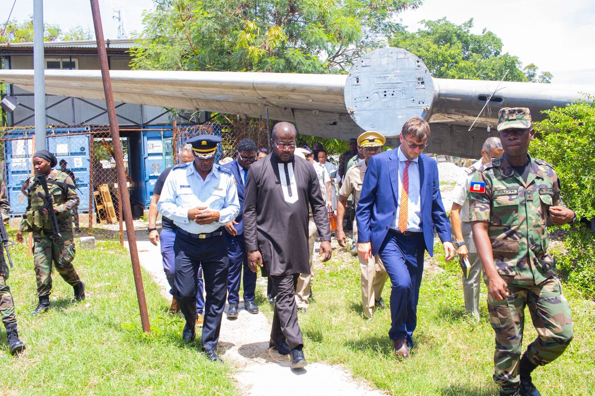 SupportFAdH's tweet image. #Archive #ThrowbackThursday
1 an du Partenariat Militaire « SABRE Haiti » entre les Forces Armées d'Haiti (FAD'H) et les Forces Armées aux Antilles (@FAA_Officiel) 🇭🇹🤝🇫🇷
Le 18 septembre 2024, une délégation militaire française conduite par l'attaché de défense, le…