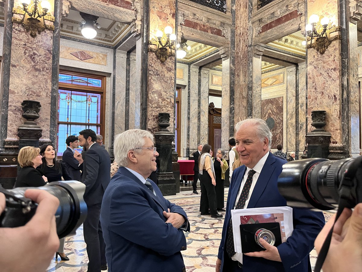 Tabareviera's tweet photo. En el @Parlamento_UY , asumió el Dr. Juan Miguel Petit como integrante del Consejo Directivo de la @INDDHH_Uy.
“Los derechos humanos son la raíz de nuestra democracia y el alma de nuestro país (…) Los derechos humanos son la agenda de todos. Solo juntos les damos vida”. https://t.co/McEjhJxPQW